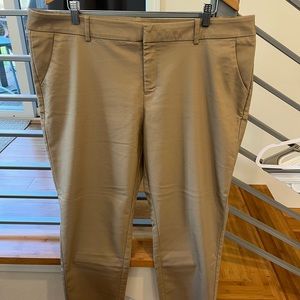 “Stretch Elastizado” khaki pants A New Day from Target